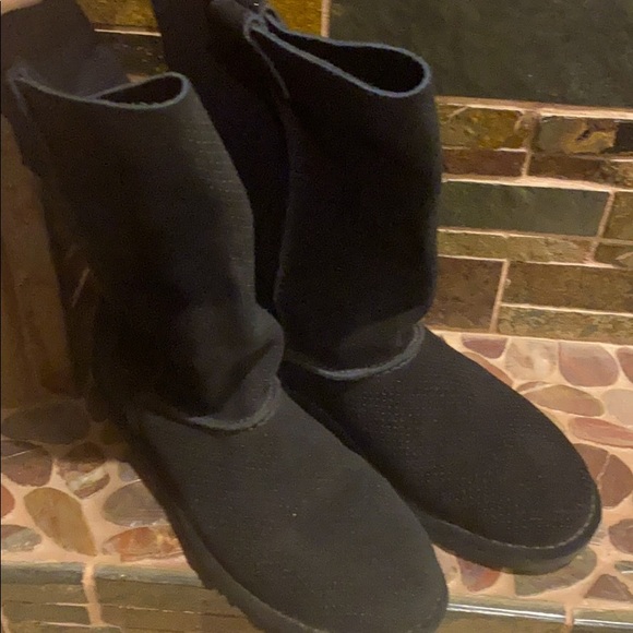 Black suede textured UGGS - Picture 1 of 6